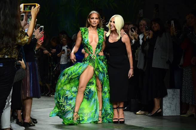 Jennifer López y Donatella Versace-kZaD--656x437@LaVanguardia-Web
