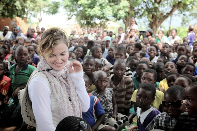 Madonna ayuda a los niños de Malawi