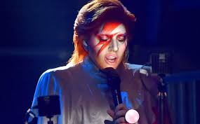 Lady Gaga rinde tributo a David Bowie