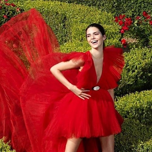 Kendall Jenner luce el vestido rojo de la campaña de Giambattista Valli de H&M