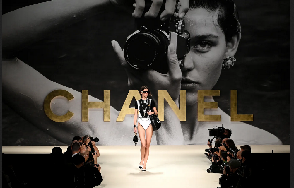 Chanel trae de vuelta los años 80 y 90