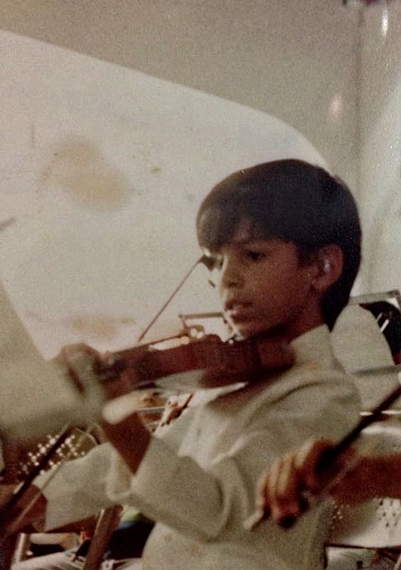 Domingo, el niño violinista