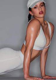 Rosalía es la nueva imagen de Skims, la firma de Kim Kardashian