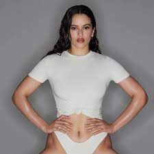 Rosalía es la nueva imagen de Skims, la firma de Kim Kardashian