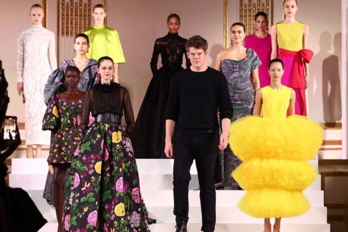 Carolina Herrera presentó su colección Otoño-Invierno 2023 en la Semana de la Moda de Nueva York