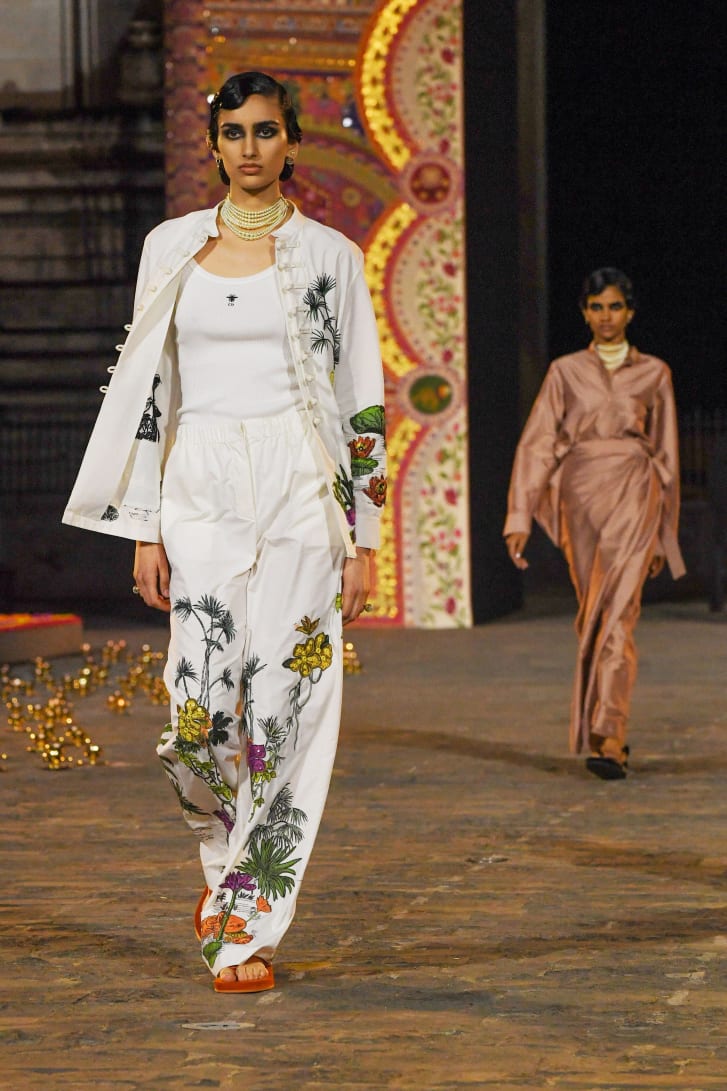 Dior presentó un desfile histórico en Mumbai el jueves 30 de marzo, un movimiento que reconoce tanto el papel de larga data de India en la fabricación de alta costura europea como el creciente poder de sus consumidores de lujo.