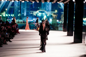 La colección Otoño 2022 de Yves Saint Laurent es una bocanada de aire fresco