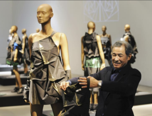 Issey Miyake, el influyente diseñador de moda japonés, fallece a los 84 años