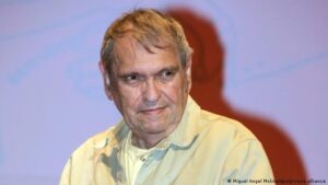 El poeta venezolano Rafael Cadenas ganó el Premio Cervantes 2022