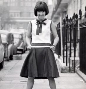 Mary Quant, la diseñadora de moda de los años 60 que popularizó la minifalda